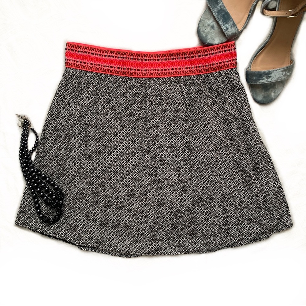 Francesca’s Alya Flouncy Neon Skirt Large